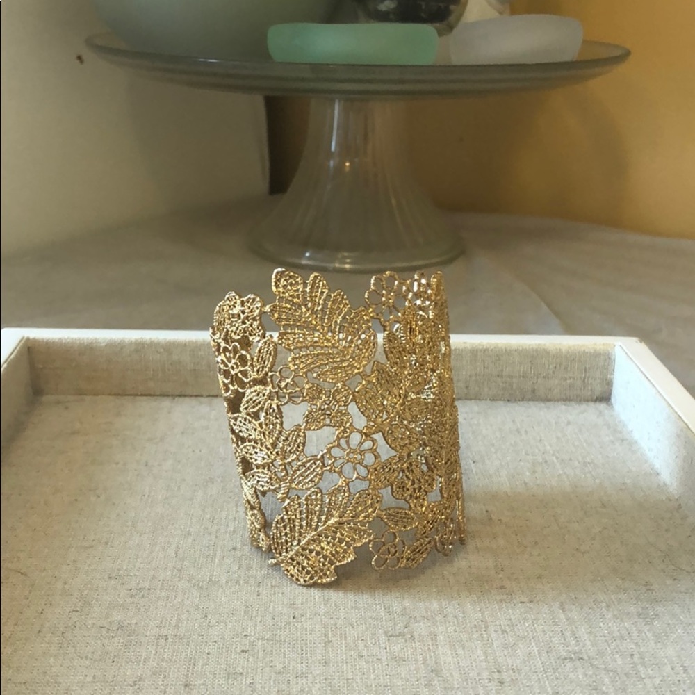 Chantilly Lace cuff